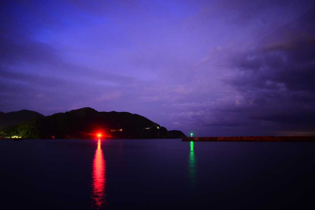 夜明けの新松崎港