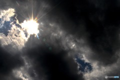 雲間から射す光