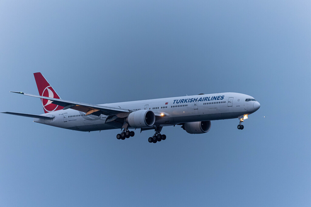 B777