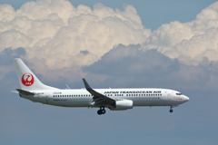 B738