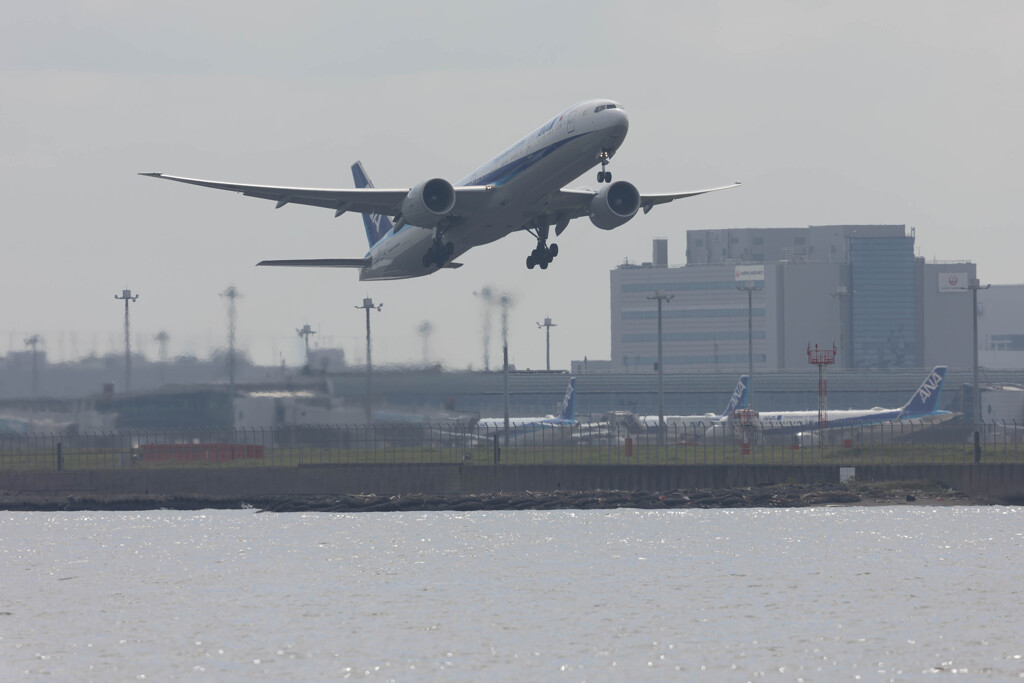 B777