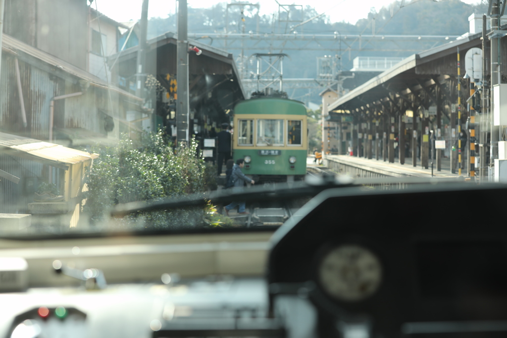 車内より江ノ電300形