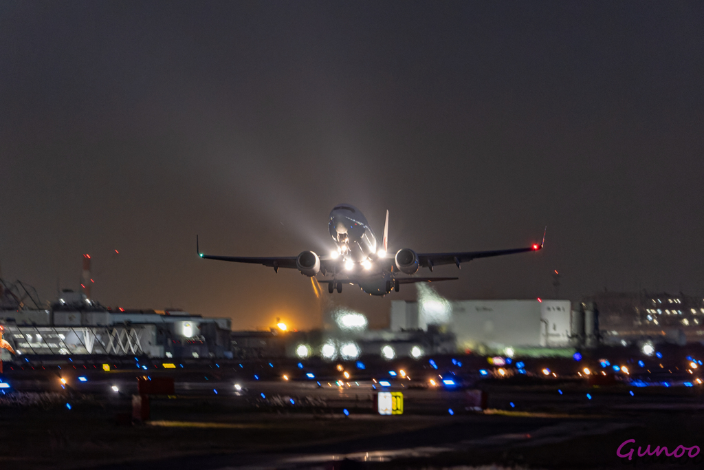 B737