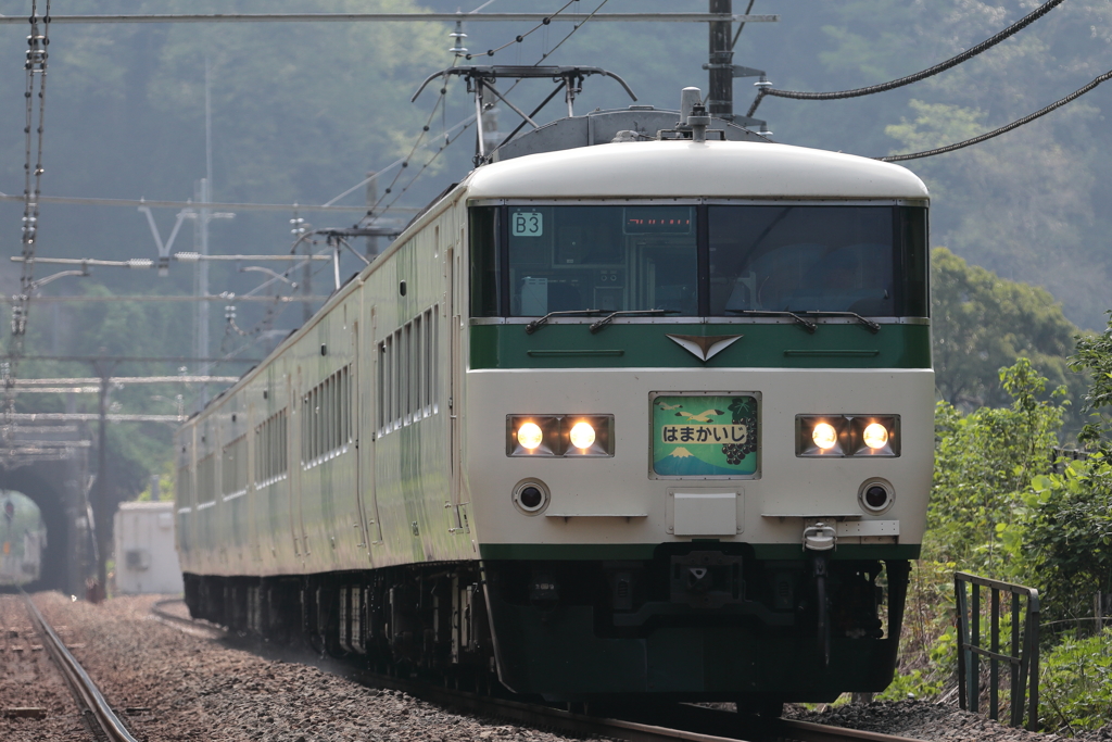 185系はまかいじ