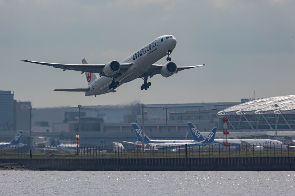 B777