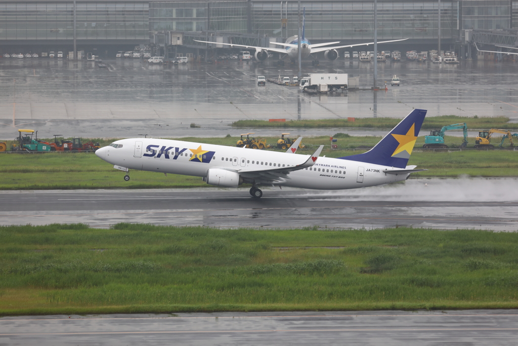 B737