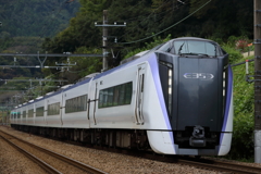 E353