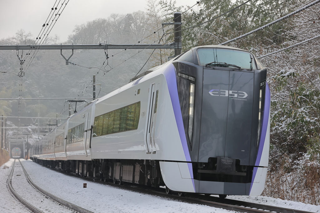 E353