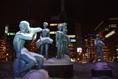 何の銅像なのか分かりませんが…