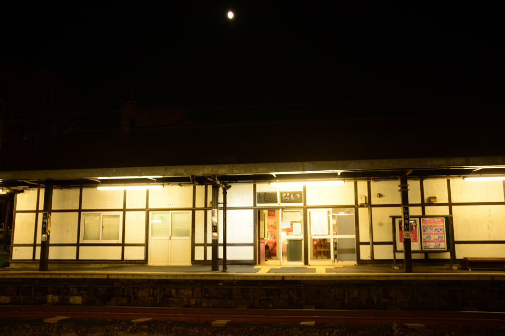 白老駅ホーム