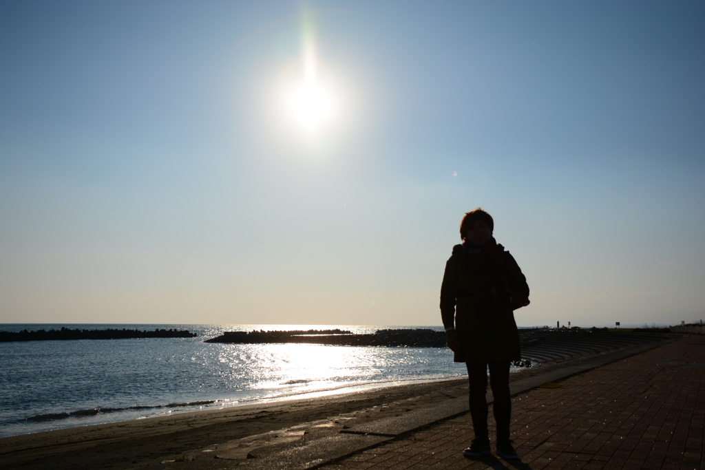 海にたたずむ