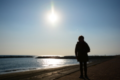 海にたたずむ