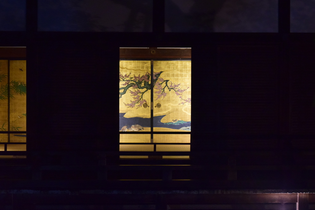 光輝く屏風