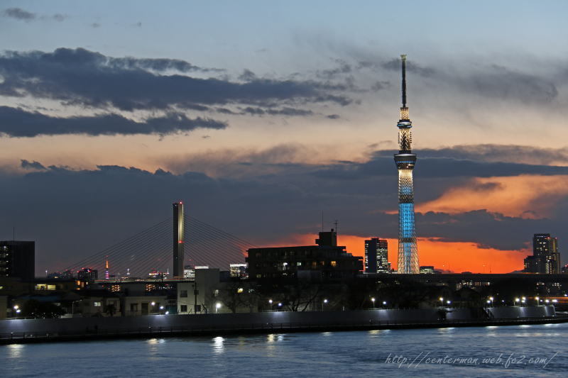 暗雲が迫る