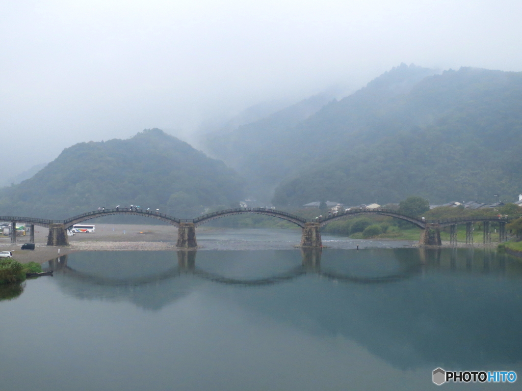 雨の錦帯橋
