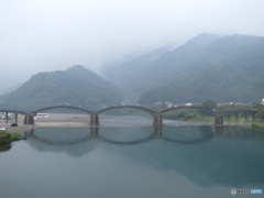 雨の錦帯橋