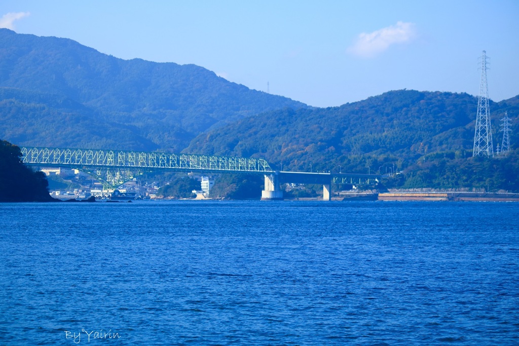 大島大橋と電車