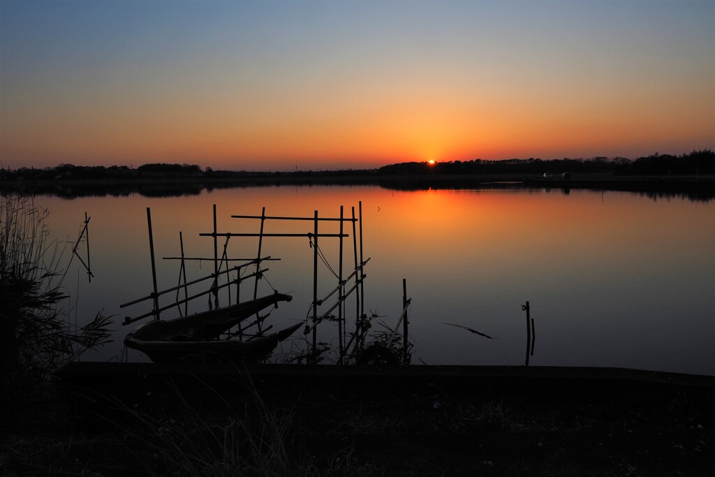 夕暮れ　Ⅲ　沈むボート