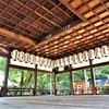 拝殿　天井がしぶい。