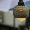 オレンジに光る陶器カバーのライト