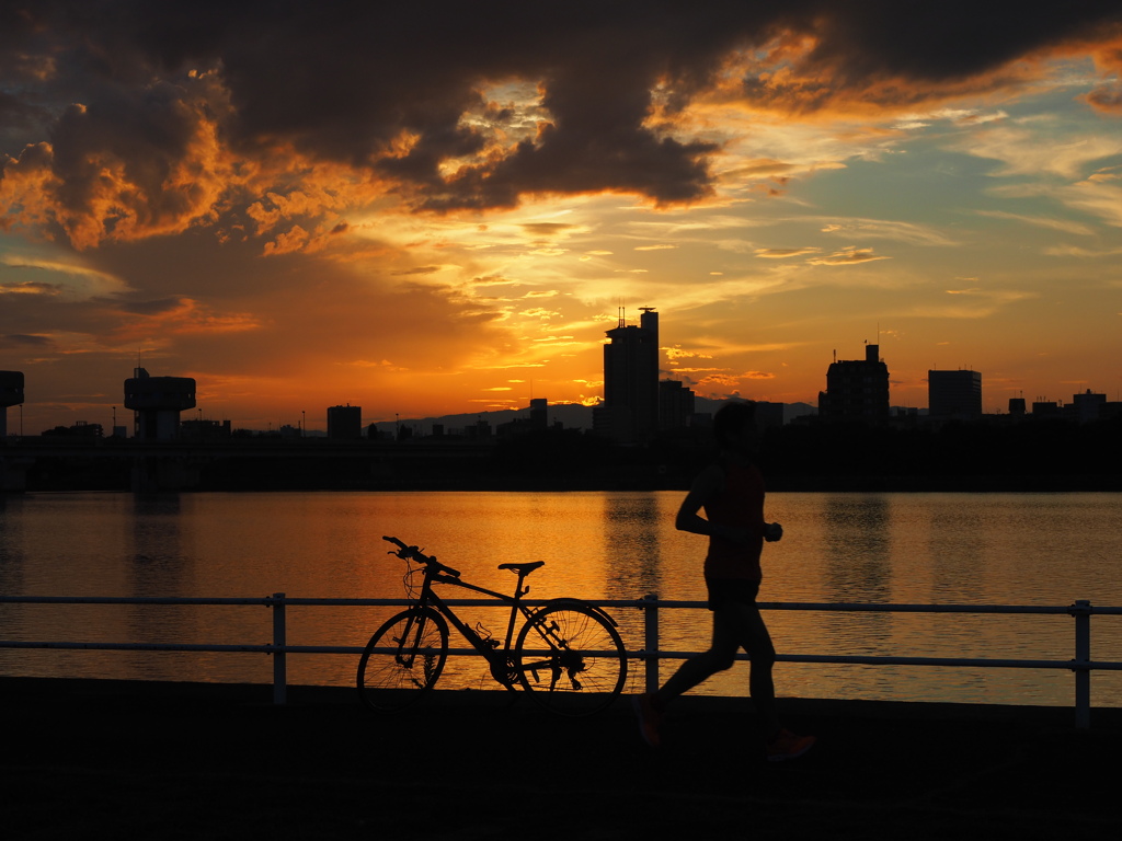 夕暮れ　チャリⅡ　ランナー