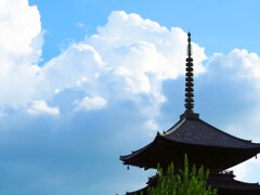 京都「相輪と雲」