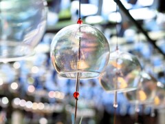 夏の涼　風鈴と玉ボケ風鈴
