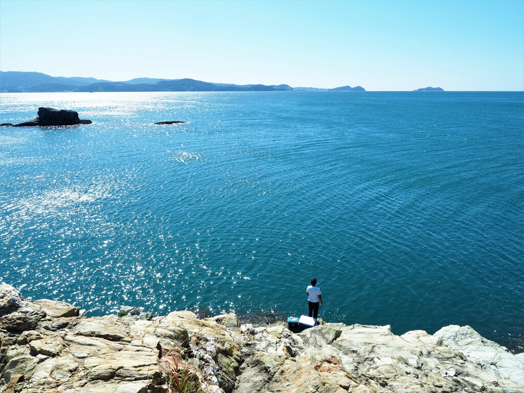 秋の海　釣り人