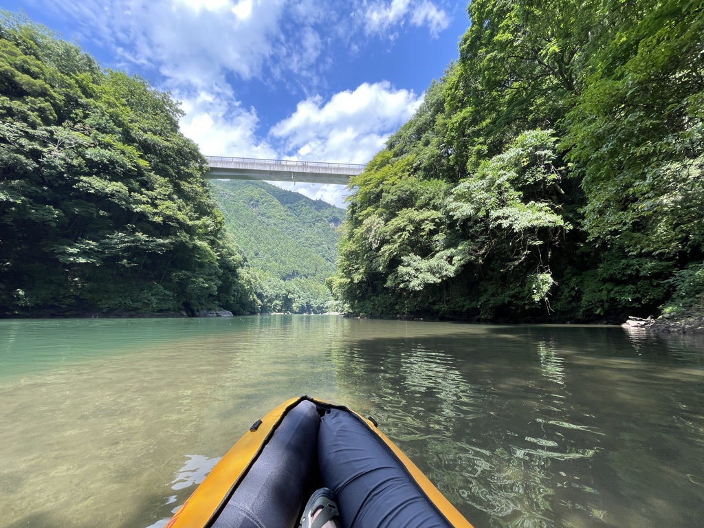 I涼　夏の渓谷　浮かぶ