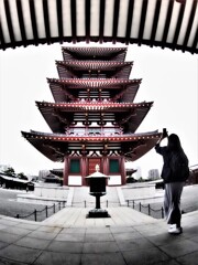 五重塔と観光客Ⅰ