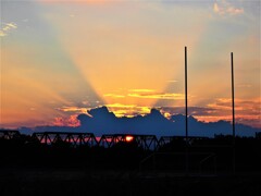 夏の夕日と影