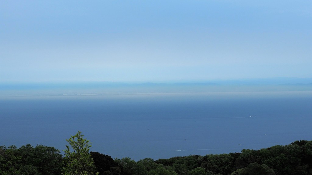 霞む　水平線