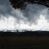 山と立ち上がる雲