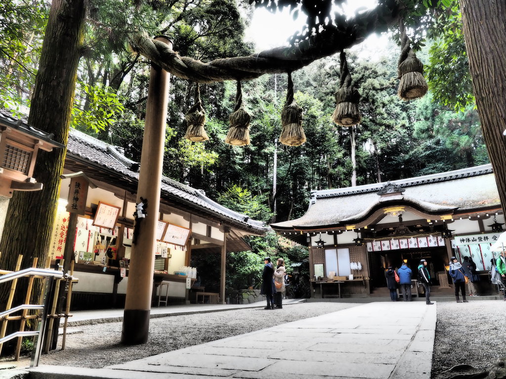 大神神社　縄鳥居