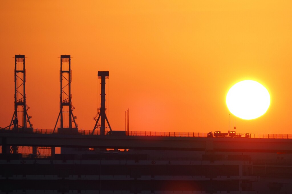 横浜『朝日とトレーラー』