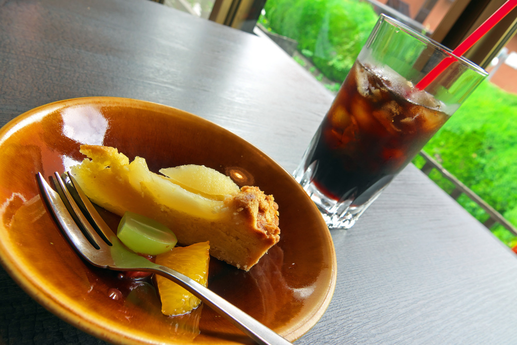 季節のフルーツがのったデザート