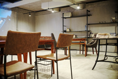 落ち着いた店内