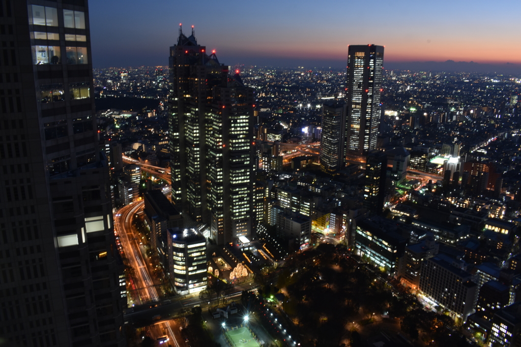 新宿パークタワーと東京オペラシティ