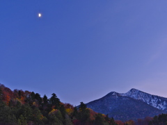 半月と山 半月と山