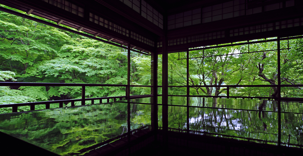 緑のテーブル　京都八瀬　瑠璃光院