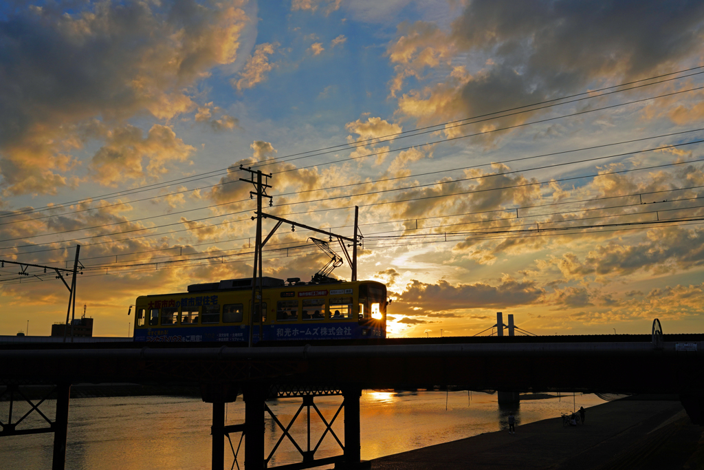 夕陽とチン電