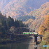 第四只見川橋梁を渡る只見線キハ40系気動車