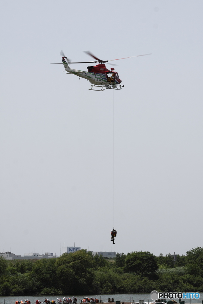 栃木県消防防災ヘリコプター おおるり 吊り上げ
