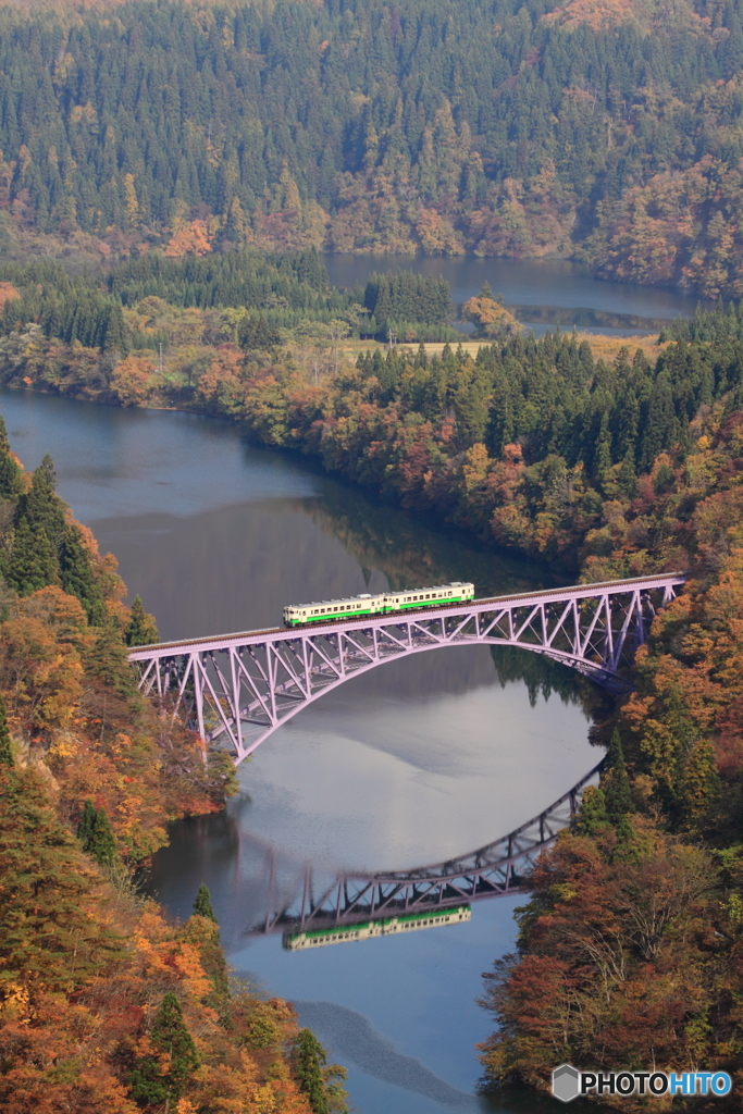 第一只見川橋梁を渡る只見線キハ40系気動車