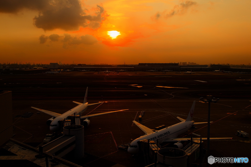 夕暮れの空港