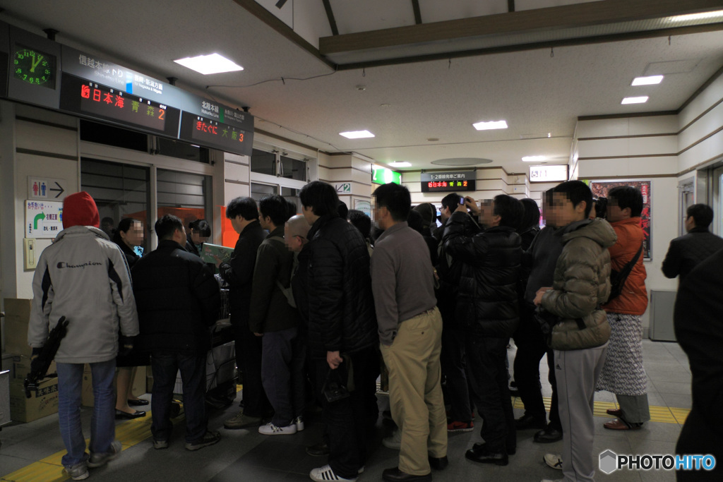 直江津駅 深夜のグッズ販売