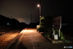 夜の阿字ヶ浦駅ホーム