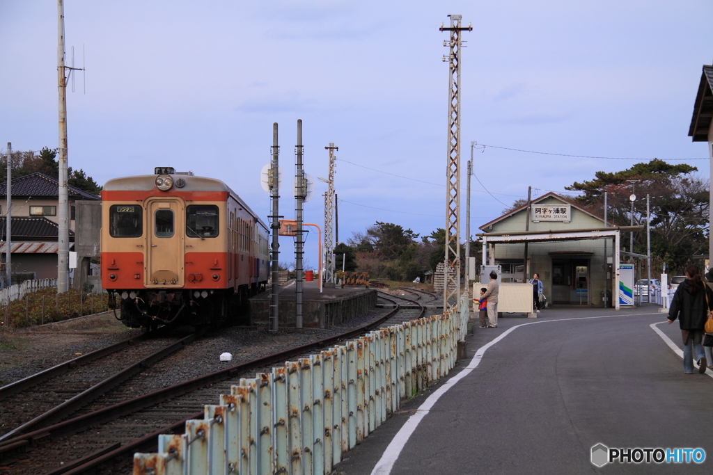 ひたちなか海浜鉄道 湊線 阿字ヶ浦駅を発車するキハ20形