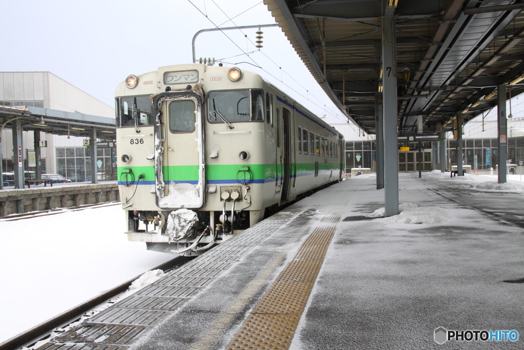 雪の晴れ間の函館駅