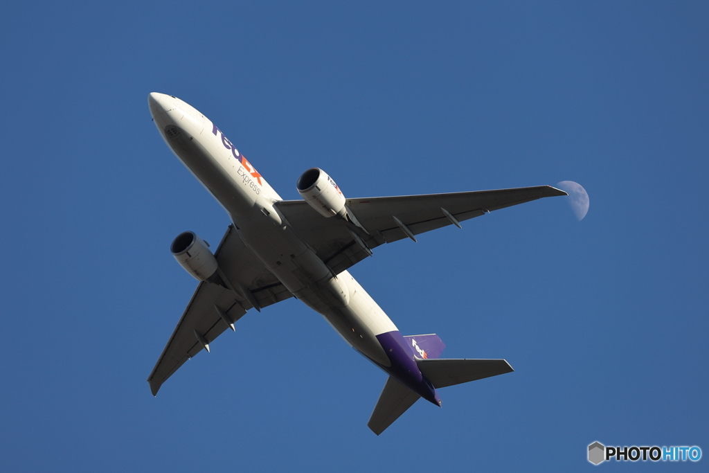 月にFedEx